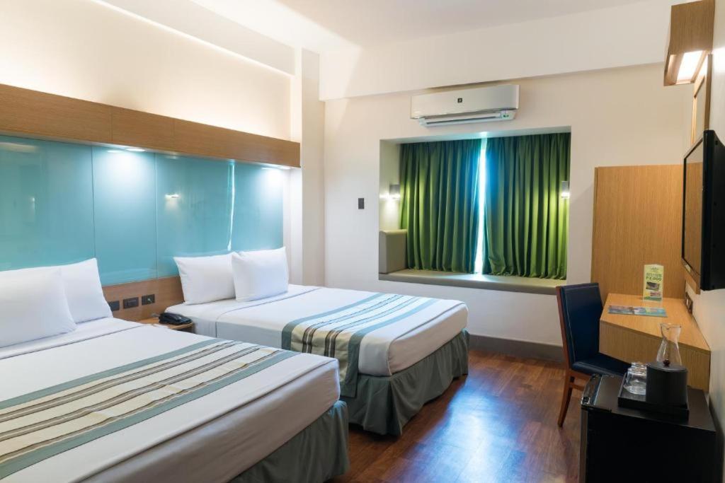 Microtel By Wyndham South Forbes Near Nuvali Santa Rosa  Exterior photo